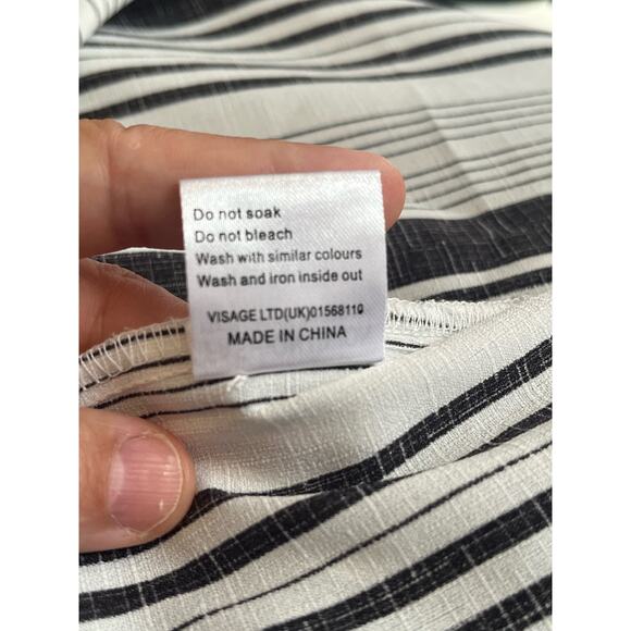 Women's Fashion Union Black and White Stripped Dress w Side Slits Size US large - Picture 4 of 6